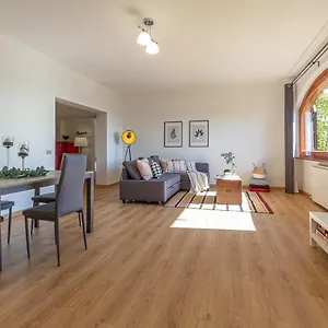  Ferienhaus Spacious With Garden & Air Conditioning - La Grande Finestra Italien